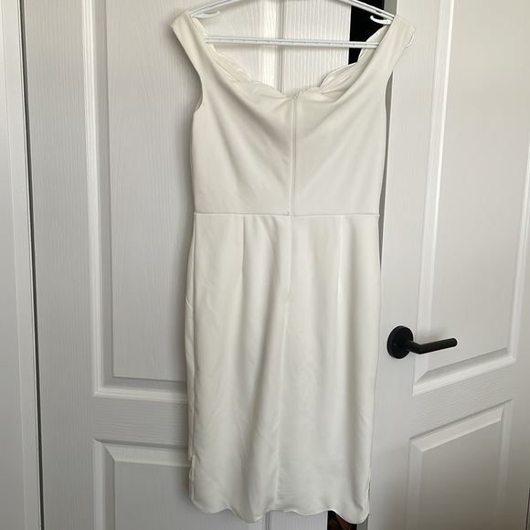 White dress - never worn (stored as a backup dress for covid wedding!) - Picture 4 of 6